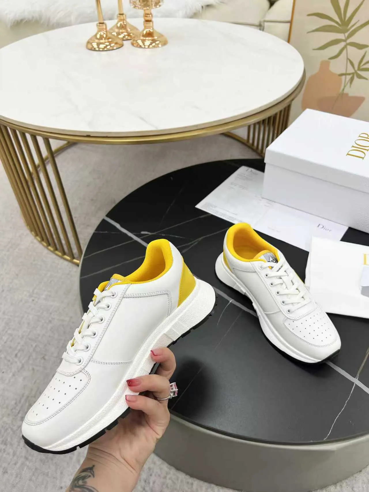 [Dior Dior] P: 640💰Couple model Size: Female: 35-40 (41 customized), male 39-44. (45 customized) 2025 Dior Dior autumn and winter new products🌹Fashion and trends coexist. Imported cowhide is customized one to one. Fabric; cowhide. Lining: Breathable mesh. Outsole: TPU.